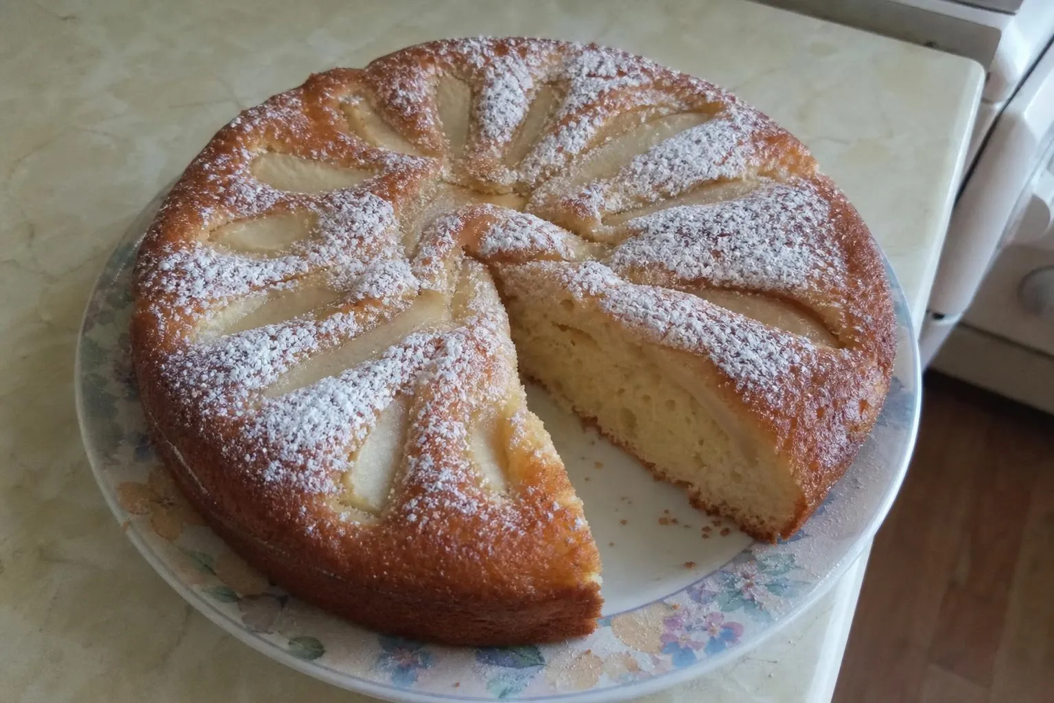 Шарлотка с грушами в аэрогриле