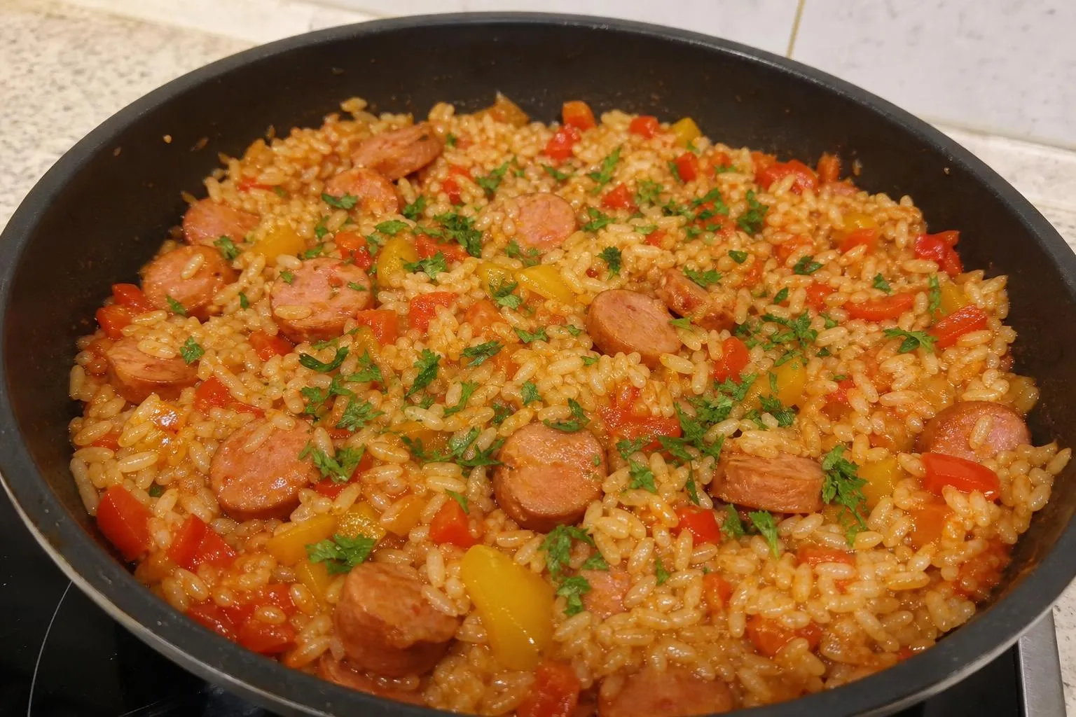 Джамбалайя с сосисками
