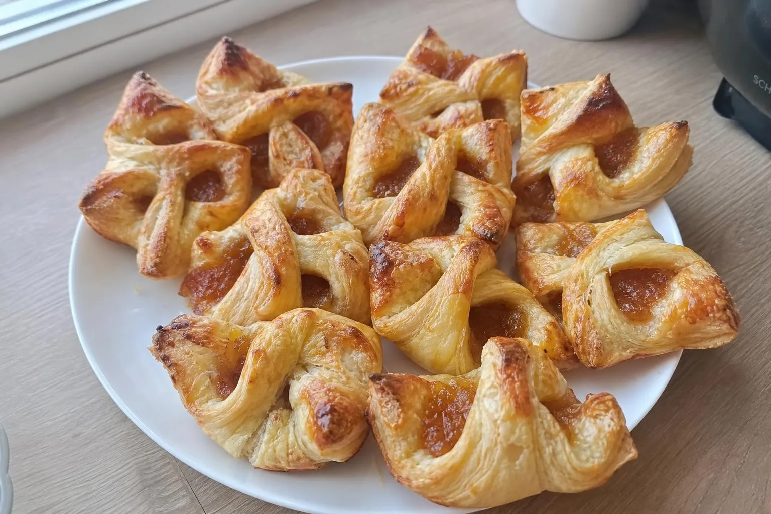 Слойки с джемом в аэрогриле